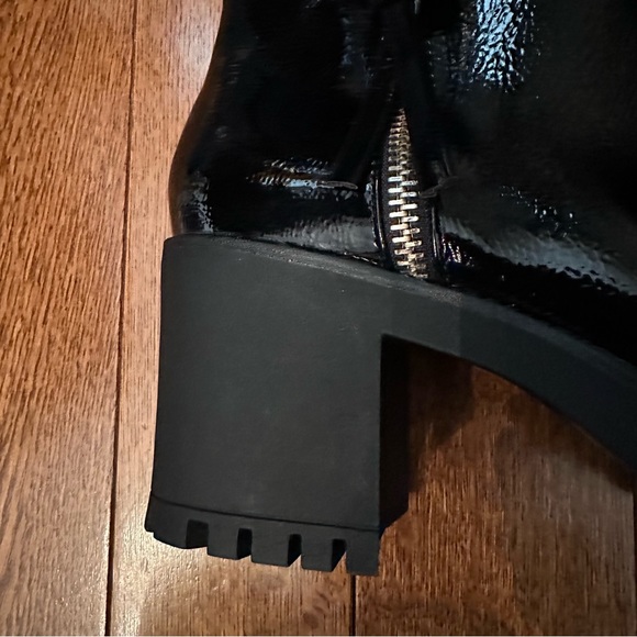 Shiny heeled booties - Picture 11 of 12